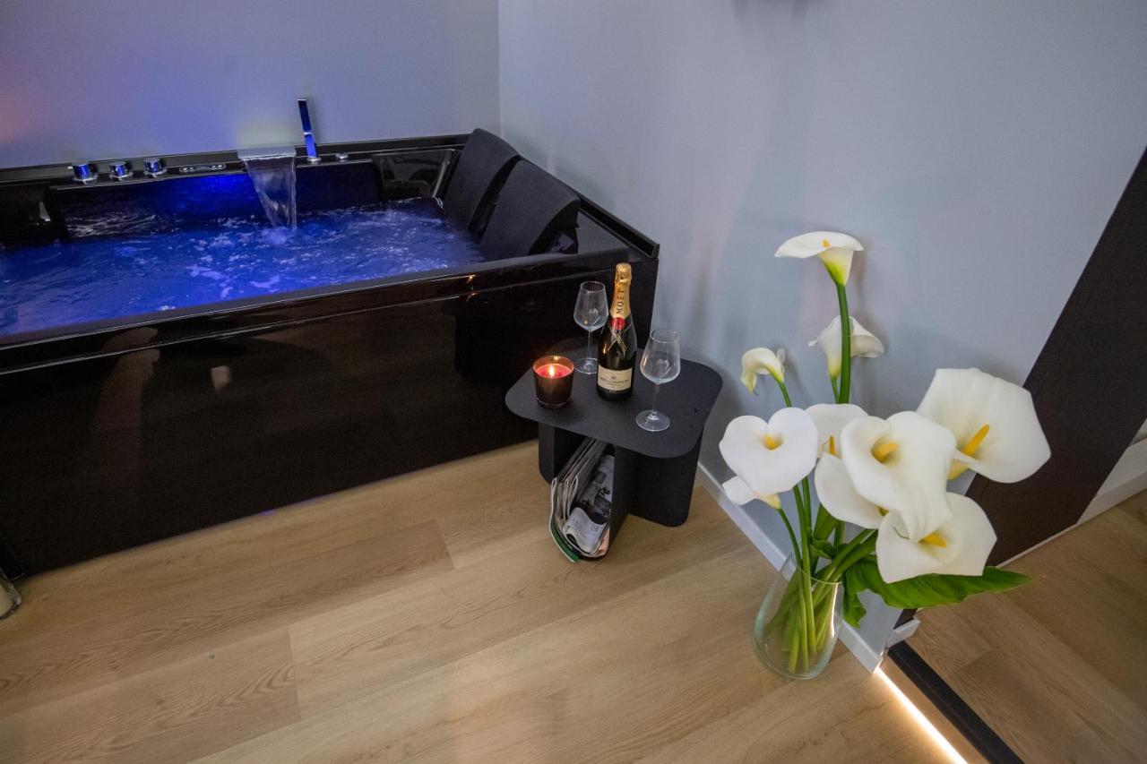 Contemporaneamente 147 - Modern & Comfort Rooms Bari Kültér fotó